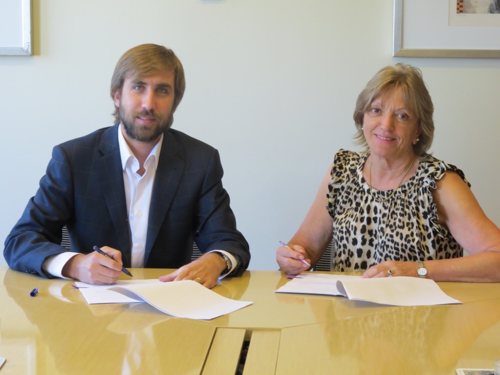 Gerente Clínico de Uno Salud Dental, Ricardo Duch y la Gerente General de Avansalud, Edith Venturelli