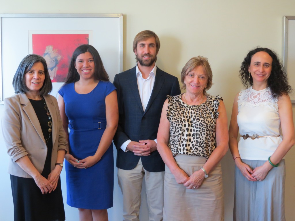 Subgerente Comercial de Avansalud, Myriam Baeza, Jefa de Gestión y Contraloría Clínica de Uno Salud Dental, Francisa Contreras, Gerente Clínico de Uno Salud Dental, Ricardo Duch, Gerente General de Avansalud, Edith Venturelli y la Subgerente de Comunicaciones de Avansalud Cecilia Godoy.