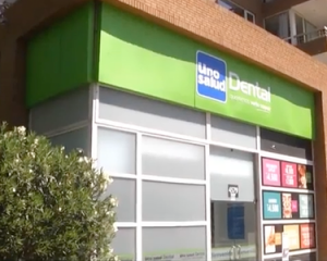 Convenio con Tarjeta Vecino Las Condes: recibe un 55% de descuento en tratamientos dentales.