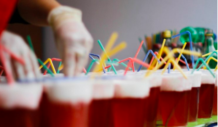 Las bebidas típicas del 18 que pueden manchar sus dientes