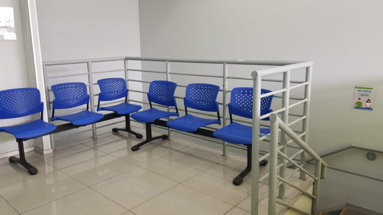 Recepción primer piso sillas