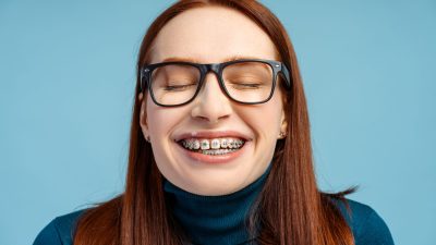 Tratamiento de ortodoncia en adultos: Sonrisas alineadas a cualquier edad