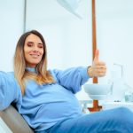 Implante dental y embarazo: cuidados, riesgos y cuándo hacerlo