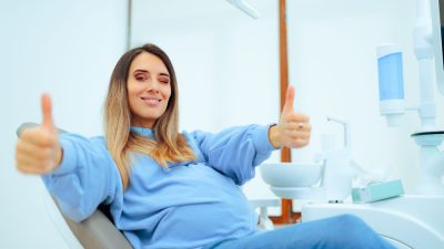 Implante dental y embarazo: cuidados, riesgos y cuándo hacerlo