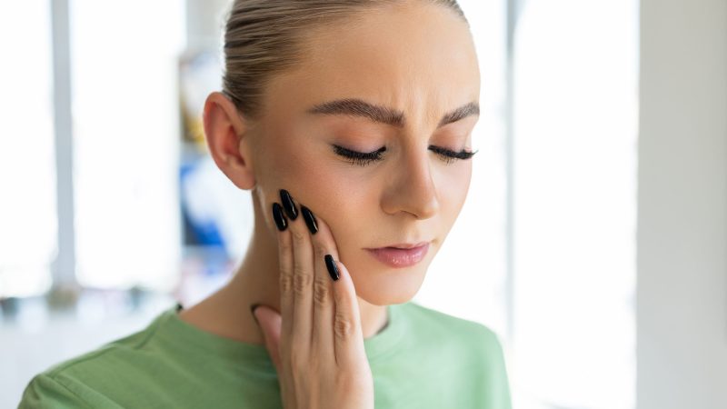 Dolor de mandíbula: causas, relación con la ATM y cómo la ortodoncia puede ayudarte