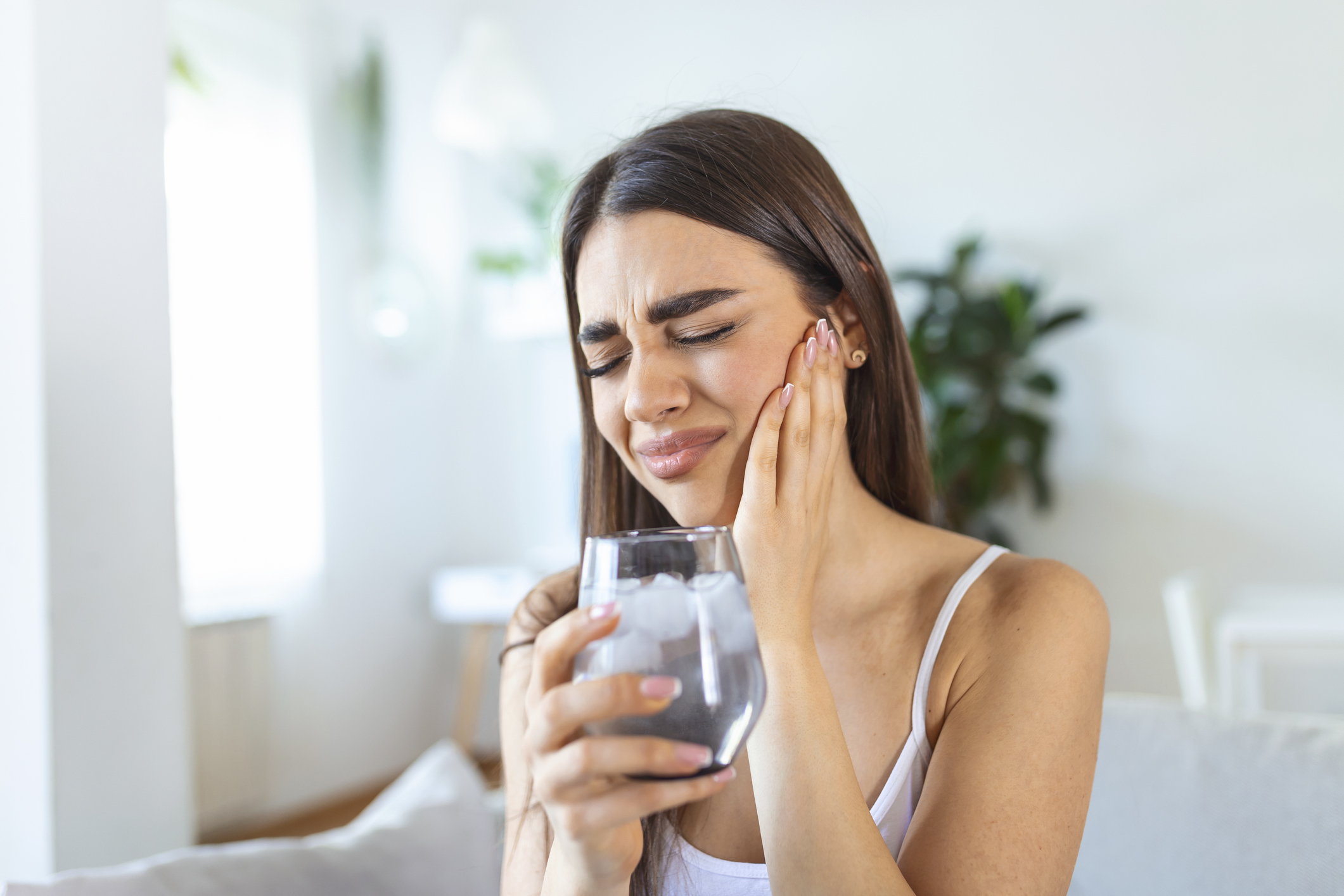 Sensibilidad dental al tomar agua