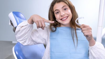 Retenedores dentales: Tipos, cuidados y cuánto tiempo usarlos