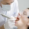Destartraje dental: La clave para prevenir problemas en tus encías